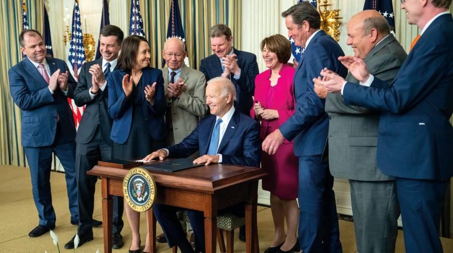 El presidente de Estados Unidos, Joe Biden, firmó el pasado 16 de junio en el Congreso la Ley de Reforma del Transporte Marítimo 2022 (Ocean Shipping Reform Act 2022).