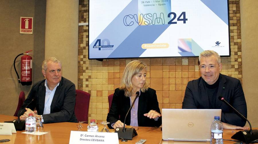 Jorge Fombellida, director general de Feria Valencia, Carmen Álvarez, directora de Cevisama y Daniel Marco, subdirector general de Feria Valencia, durante la presentación del certamen. Foto J.C.P.