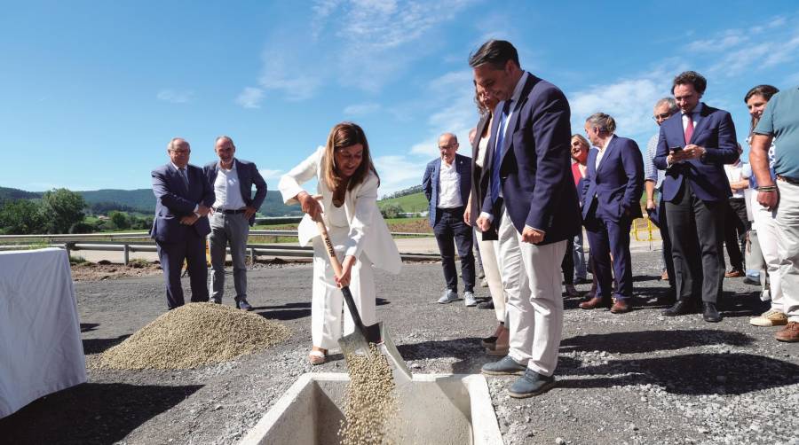 La presidenta de Cantabria, María José Sáenz de Buruaga, durante el acto de colocación de la primera piedra de La Pasiega, el pasado 5 de septiembre.