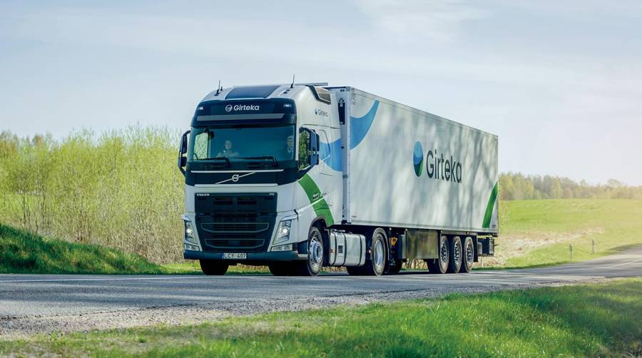 El nuevo servicio combina la carretera con el transporte marítimo.