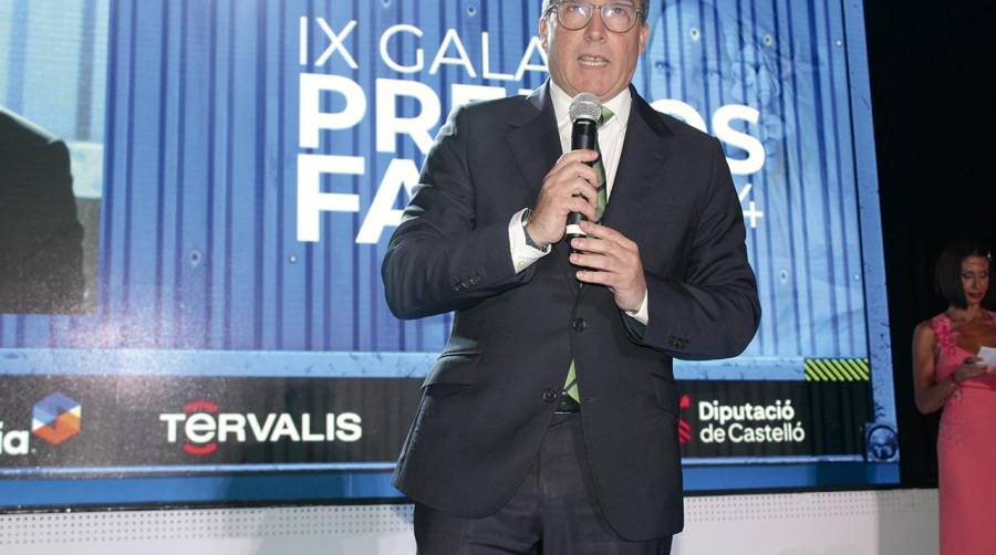 Rubén Ibáñez, presidente de la Autoridad Portuaria de Castellón, durante su intervención en la gala de los IX Premios Faro. Foto J.C.P.