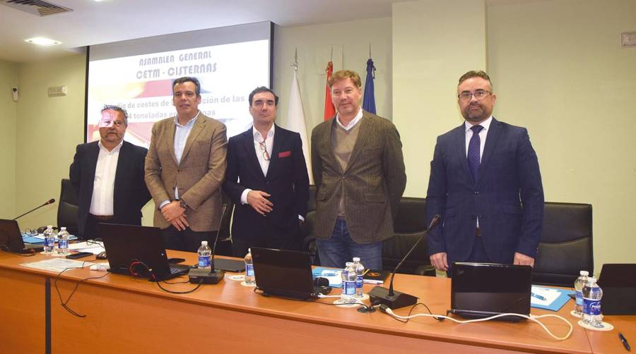 Salvador Trujillo (Scania); Dulsé Díaz (CETM Cisternas), Alberto Ramírez (CETM Cisternas), Antonio Sangüesa (Continental), y Pedro Martínez (Parcisa). Foto M.C.