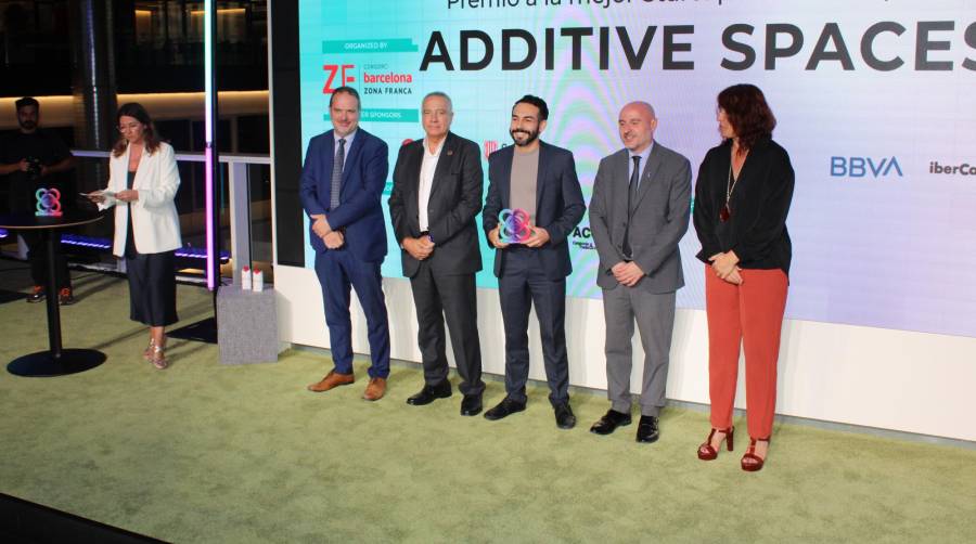 Blanca Sorigué, directora general del CZFB; Joan Romero, director ejecutivo de ACCIÓ; Pere Navarro, delegado especial del Estado en el CZFB; Alejandro Cabazos, Founder &amp; CCO de Additive Spaces; Carlos Prieto, delegado del gobierno de España en Catalunya; y Laia Bonet, 1ª teniente de Alcalde del Ayuntamiento de Barcelona. Foto M.V.