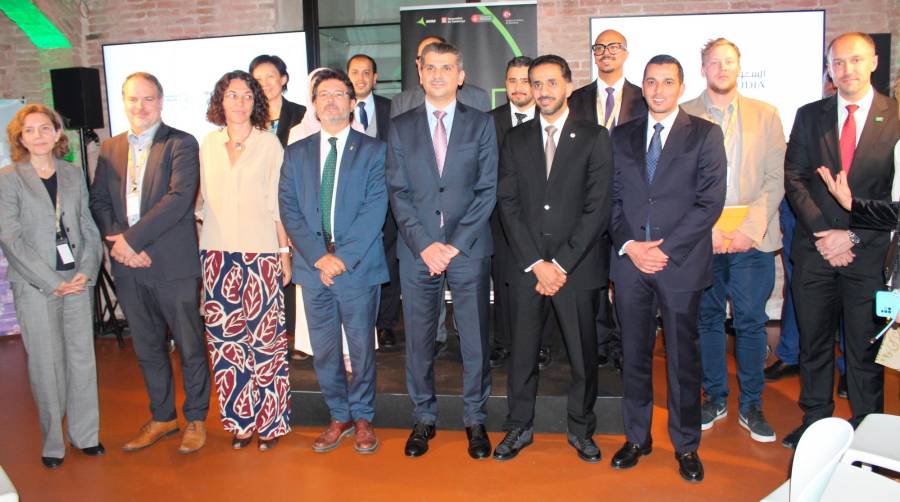 Representantes de las instituciones del gobierno saudí, Catalunya, Aena y de la aerolínea Saudia. Foto L.E.