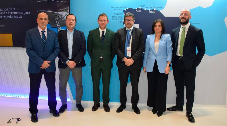 Félix Martín, gerente de Intermodalidad de Renfe; José Luis Román, director de Movilidad Interurbana de Avanza; Fernando Pacheco, director general de MSC Cruceros España; Álvaro Rodríguez Dapena, presidente de Puertos del Estado; Amparo Polo, moderadora y periodista de Expansión; y Guillermo Castrillo, director de Estrategia y Sostenibilidad de iryo.