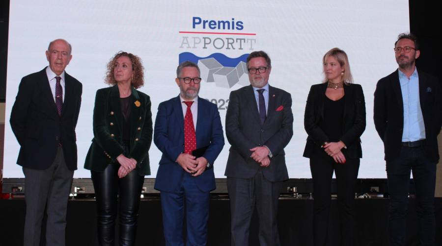 Joan Oriol, presidente de APPORT; Ester Capella, consellera de Territori de la Generalitat de Catalunya; Saül Garreta, presidente de Port Tarragona; Santiago José Castellà, subdelegado del Gobierno en Tarragona; Montse Adan, concejala Ayuntamiento de Tarragona; y Pere Segura, alcalde de Vila-seca. Foto M.V.