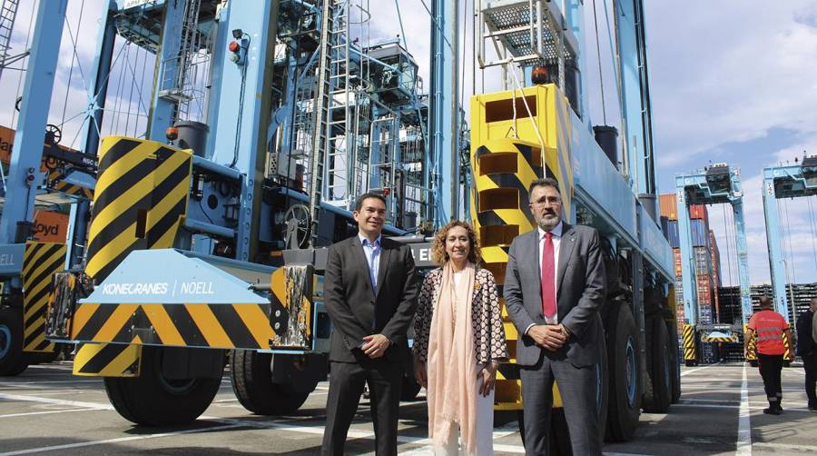 Julián Fernández, director general APM Terminals Spanish Gateways; Ester Capella, consellera de Territori de la Generalitat de Catalunya; y Lluís Salvadó, presidente de la AP de Barcelona