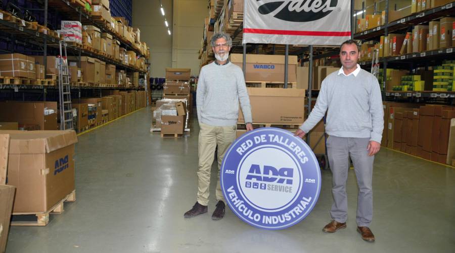 Rafael Fauri, gerente de la empresa Industriales Valencia, mercantil socia de ADR Service en Valencia; y Vicente Verdeguer, responsable de la red de Talleres de ADR Service. Foto: Raúl Tárrega.