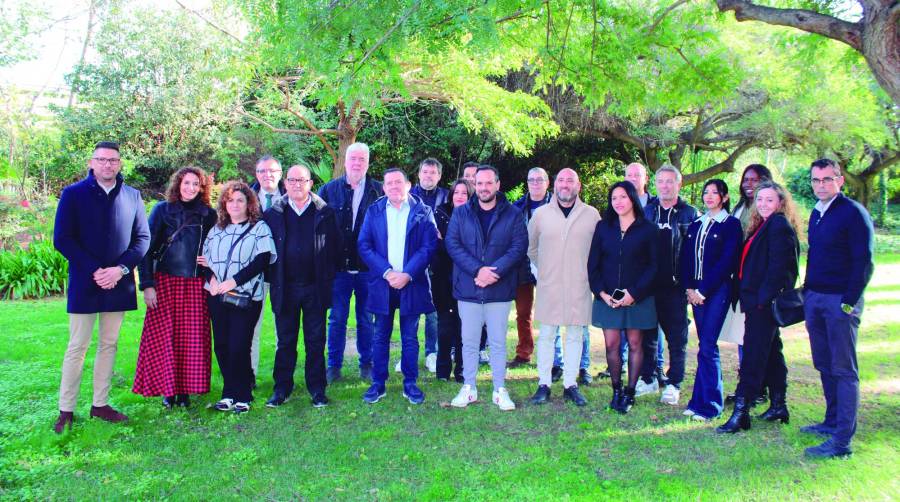 Junta directiva de ATEC, empresas asociadas y empresas de la comunidad portuaria tras la Asamblea General de ATEC. Foto C.C.