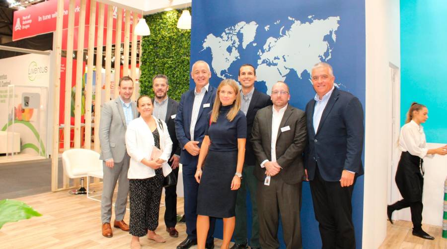 Desde la izquierda: Dirk Bomnveter, director Reefer en Centroamérica; Jodie Holmes, director Reefer UK; Robert Blady, director Reefer Irlanda; Robert Mant, vicepresidente de Desarrollo Reefer; Agnieszka Breborowicz, directora Reefer Polonia; Marc Meseguer, director Reefer Europa; John Capabianco, director Reefer en EE.UU; y Frank Ganse, vicepresidente de Reefer Global. Foto B.C.