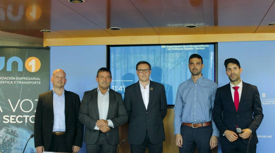 Israel Palet, jefe de Logística de Copesco; Abel Bonet, socio director de Bonet; Joan Lluís Rubio, director de Marketing &amp; Channel de Aderx; Israel García, CIO de Alfil Logistics, y Rafael Aguilera, director gerente de UNO. Foto Leila Escrihuela.