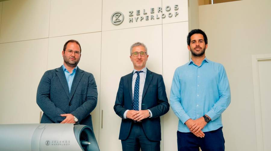 El conseller de Hacienda y Modelo Económico, Arcadi España, ha visitado este jueves las instalaciones de la startup valenciana Zeleros.