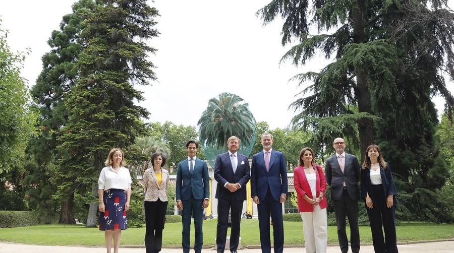 Los Reyes de España y Países Bajos han celebrado hoy un almuerzo para conmemorar el 375 aniversario de las relaciones diplomáticas entre ambos países, un encuentro que sirve como preludio a la vista que realizarán ambos monarcas a Algeciras para conocer con detalle el proyecto del corredor del hidrógeno entre Algeciras y Róterdam.