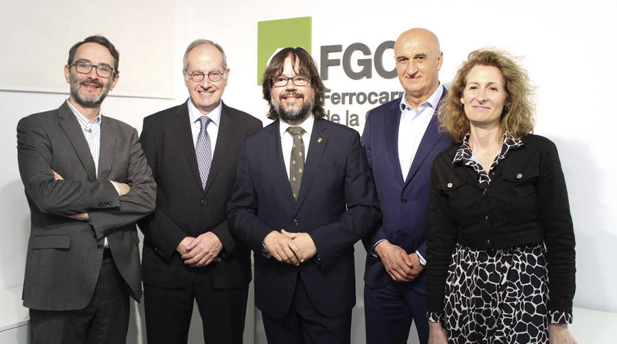 Carles Casas, director de Planificaci&oacute;n Estrat&eacute;gica y Prospectivas de FGC; Pere Calvet, director general de FGC; Ricard Font, presidente de FGC; Llu&iacute;s Huguet, director de Econ&oacute;micofinanciera y Jur&iacute;dica de FGC, y Nat&agrave;lia Pinedo, reponsable de Prensa y Contenidos de FGC. Foto Leila Escrihuela.