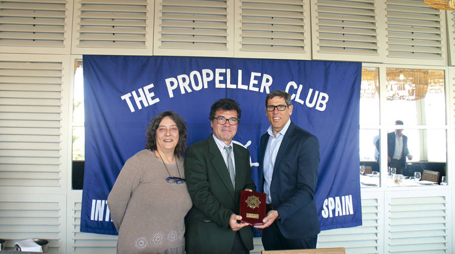 José Ignacio Pradas, director territorial de Comercio y de ICEX de Catalunya; y Gonzalo Sanch&iacute;s, presidente del Propeller Club de Barcelona. Foto J.C.S.