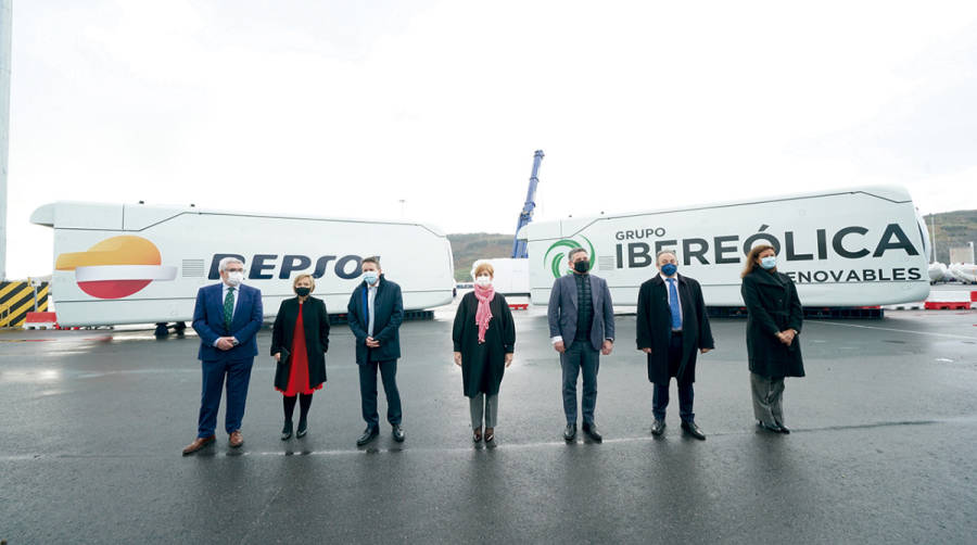 &Iacute;&ntilde;igo Ansola, director general del Ente Vasco de la Energ&iacute;a (EVE); Ainara Basurko, diputada de Promoci&oacute;n Econ&oacute;mica de la Diputaci&oacute;n Foral de Bizkaia; Josu Jon Imaz, consejero delegado de Repsol; Arantxa Tapia, consejera de Desarrollo Econ&oacute;mico e Infraestructuras del Gobierno Vasco; Miguel &Aacute;ngel L&oacute;pez, presidente de Siemens Gamesa; Gregorio &Aacute;lvarez; presidente del Grupo Ibere&oacute;lica Renovables, y Mar&iacute;a Victoria Zingoni, presidenta de Repsol Electricidad y Gas.