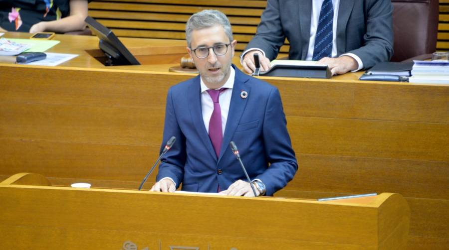 El conseller de Pol&iacute;tica Territorial, Obras P&uacute;blicas y Movilidad, Arcadi Espa&ntilde;a, en un momento de su comparecencia.