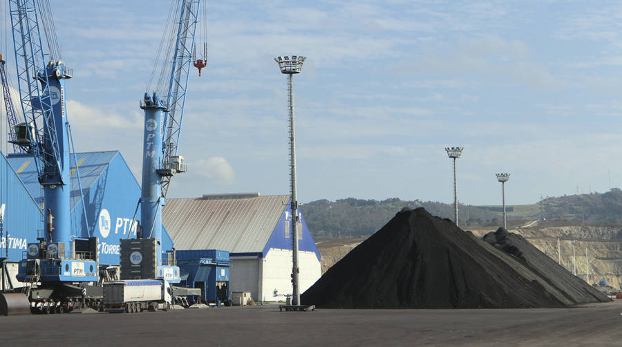 La fuerte ca&iacute;da del tr&aacute;fico de carb&oacute;n ha arrastrado a los graneles s&oacute;lidos y ha frenado el crecimiento del conjunto del sistema. Foto M.J.