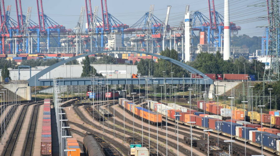 El tr&aacute;fico ferroportuario en el Puerto de Hamburgo creci&oacute; un 4,3% hasta septiembre y alcanza 1,8 millones de TEUs