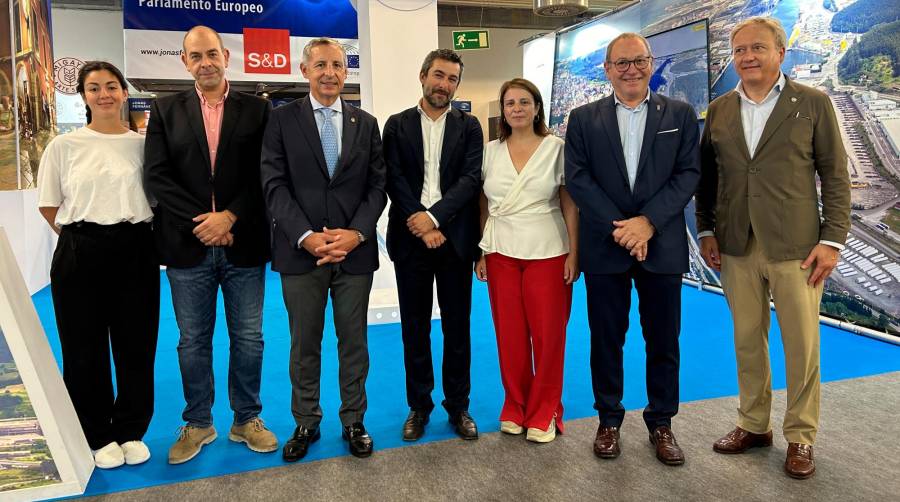 La AP y Ayuntamiento de Avilés estrenan espacio expositivo en la Feria Internacional de Muestras de Asturias