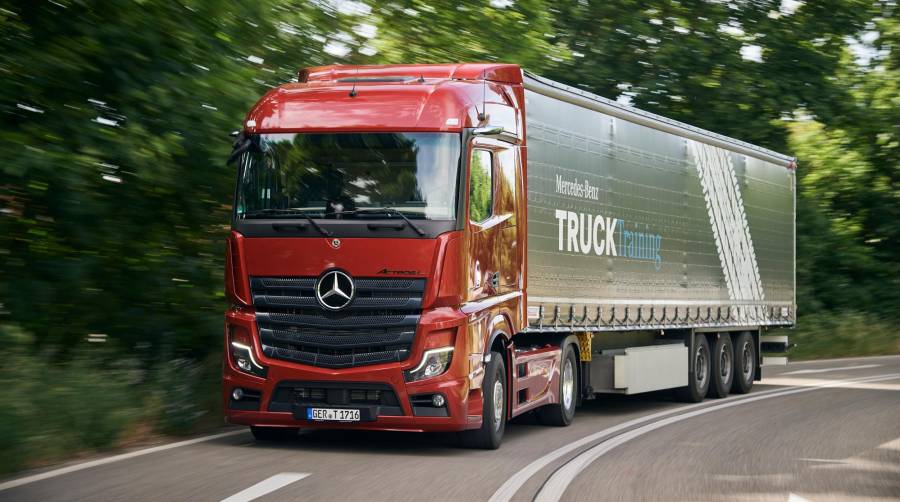 Mercedes-Benz presenta su camión totalmente eléctrico eActros y la nueva generación del Actros L