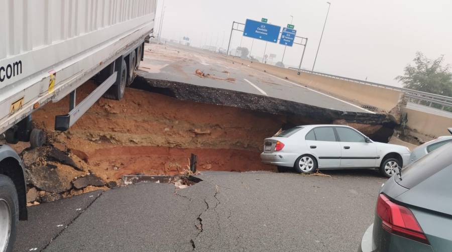 La evolución de la DANA amplía los cortes de carreteras a Aragón y Cádiz