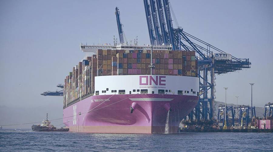 El “ONE Innovation” hace su primera escala en Total Terminal International Algeciras