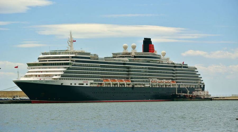 El &quot;Queen Victoria&quot; realiza la primera de sus tres visitas previstas este a&ntilde;o al Puerto de Valencia