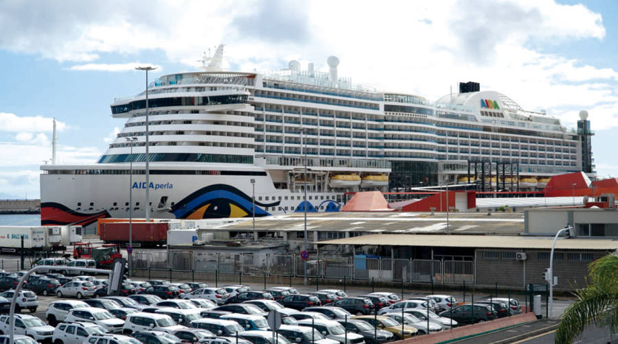 El &ldquo;AIDAperla&rdquo; atrac&oacute; ayer en la alineaci&oacute;n de la Terminal de Cruceros Tenerife.