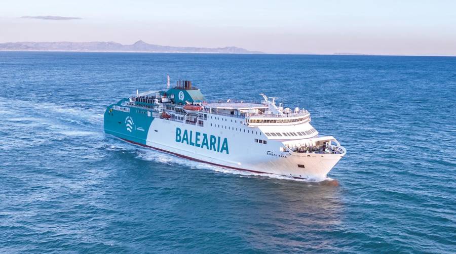 El ferry “Bahama Mama” de Baleària conecta la Comunidad Valenciana con las Islas Baleares.