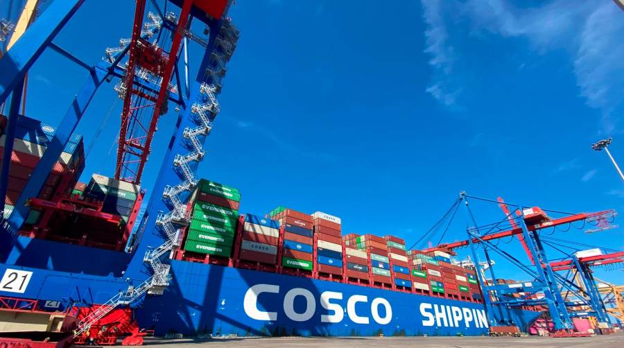 La escala del “Cosco Shipping Nebula” en CSP Valencia afianza el servicio AEU7 entre la Península y Extremo Oriente