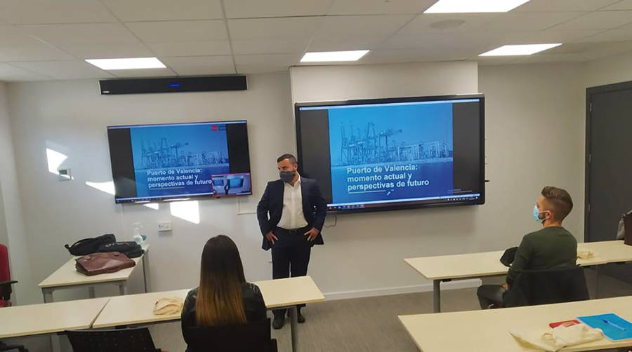 Alexandre S&aacute;nchez, presidente de Propeller Junior, durante su intervenci&oacute;n en la inauguraci&oacute;n del m&aacute;ster universitario de gesti&oacute;n de la empresa mar&iacute;tima y del Derecho Mar&iacute;timo de la Universidad Europea.