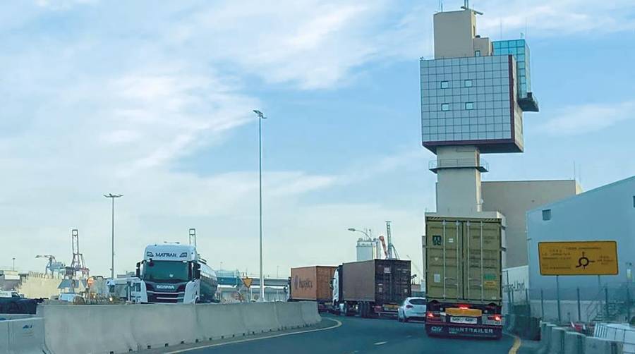 El Puerto de Valencia trabaja con normalidad durante las primeras horas del paro