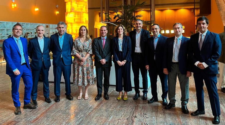 Desde la izquierda: Manuel Pérez Riveras, vocal; José María Gil Elejoste, secretario-letrado; Gerardo Toro Arrúe, vocal; Elvira Gallego Uribe, secretario; Juan de Castro Chausson, vicepresidente; Virginia Navarro Quiroga, presidenta; Arrizen Bilbao San Juan, vicepresidente; Gorka Zabala Fernández, vocal; Pedro Medrano Pérez, vocal; Josu Iturri Bilbao, vocal.