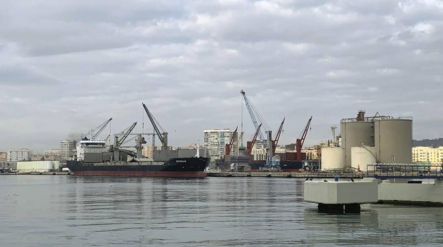 Los buques “Ak Halima”, “Souselas” y “Breb Cuxhaven” en el Puerto de Málaga.