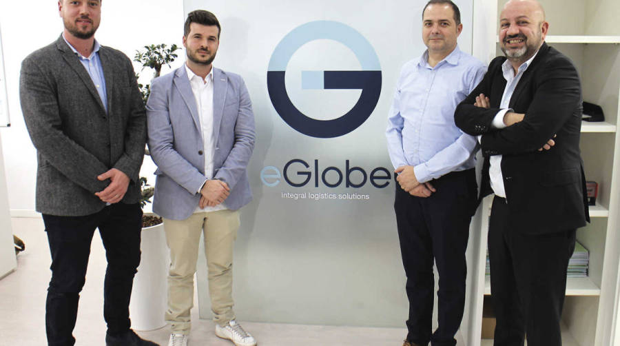 Guillem Sarda&ntilde;&eacute;s y V&iacute;ctor Humbert, responsables de eGlobe, junto a Albert Ruiz y Gabriel Ortega, co-fundadores de Click &amp; Cargo. Foto: Jos&eacute; M. Rojas