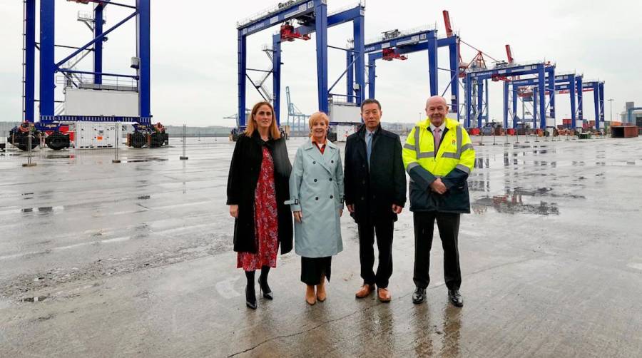 Desde la izquierda: Elvira Gallego, directora general de CSP Iberian Bilbao Terminal; Arantxa Tapia, consejera de Desarrollo Económico, Sostenibilidad y Medio Ambiente del Gobierno Vasco; Ken Chan, CEO de CSP Spain; Ricardo Barkala, presidente de la Autoridad Portuaria de Bilbao.