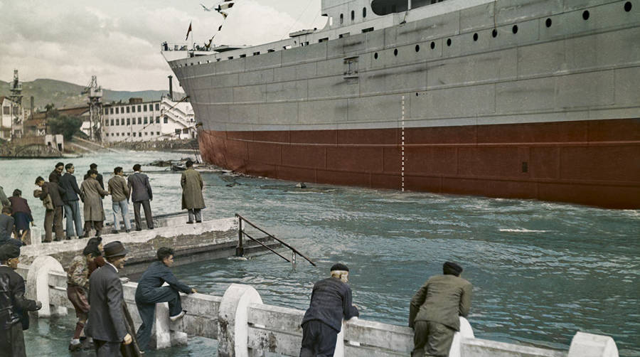 Las trece fotograf&iacute;as seleccionadas est&aacute;n tomadas en Bilbao y en Ezkerraldea y muestran escenas de la actividad cotidiana y portuaria entre 1930 y 1970.