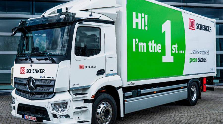 DB Schenker recibe el primer Mercedes-Benz eActros eléctrico para logística urbana