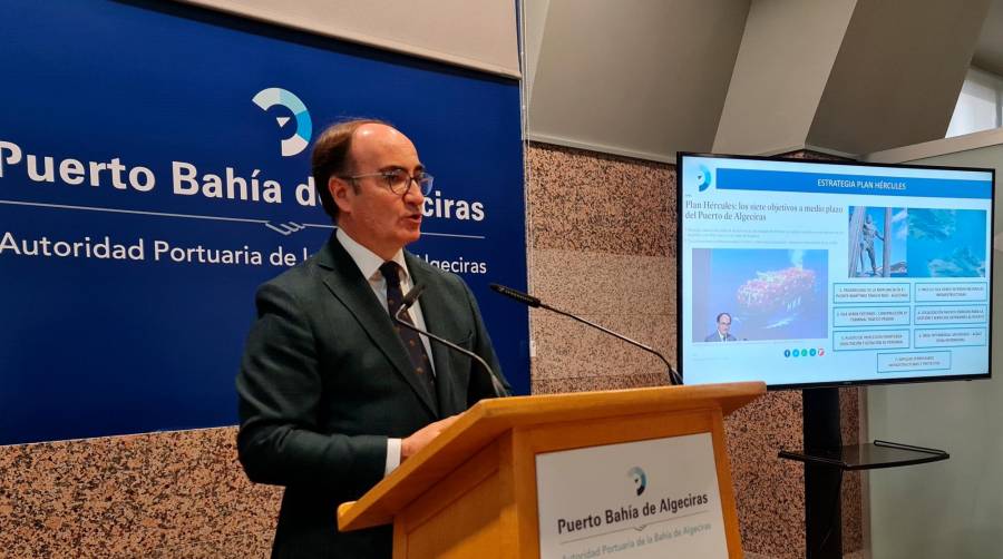 Gerardo Landaluce, presidente de la APBA, durante su exposición esta mañana en la Estación Marítima.