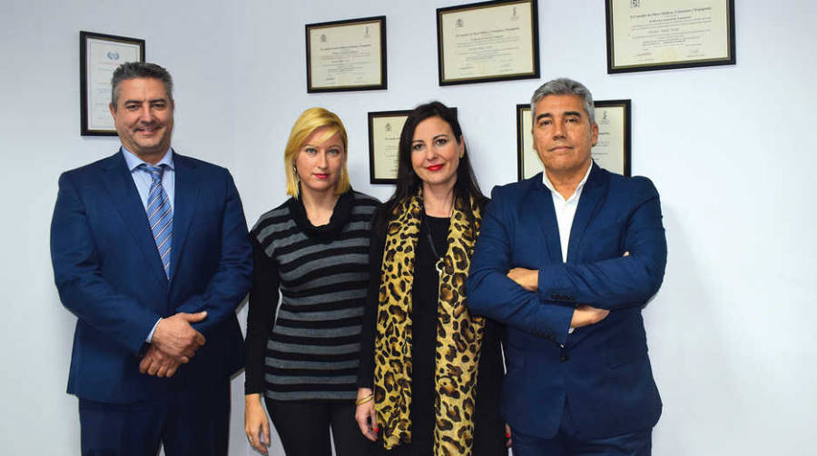 Juan Carlos Fern&aacute;ndez (gerente), Diana Carballo (Administraci&oacute;n), Carmen Fern&aacute;ndez (Facturaci&oacute;n) y Luis Almenar (jefe de Tr&aacute;fico). Foto DP.