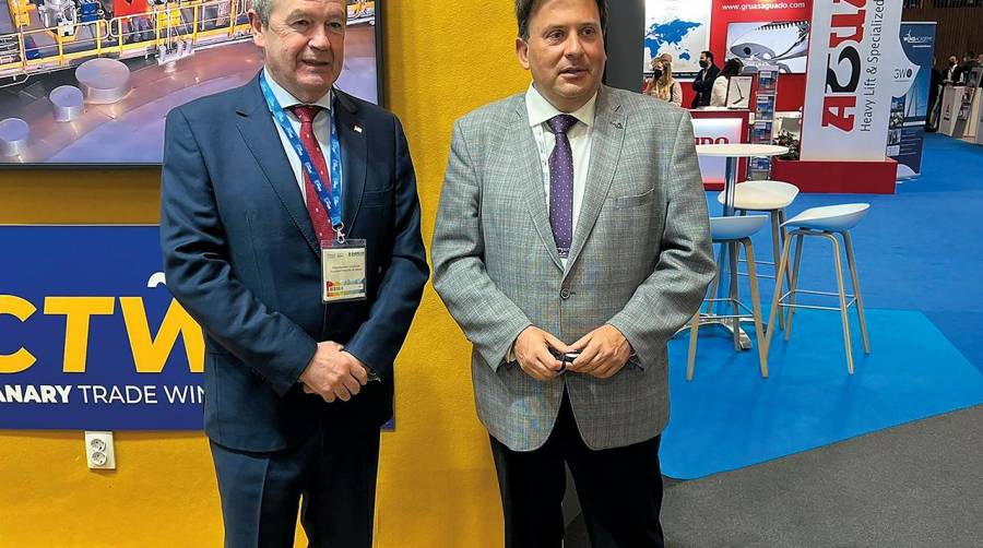 Ricardo Barkala y Luis Ibarra, durante su encuentro en Wind Europe Bilbao.