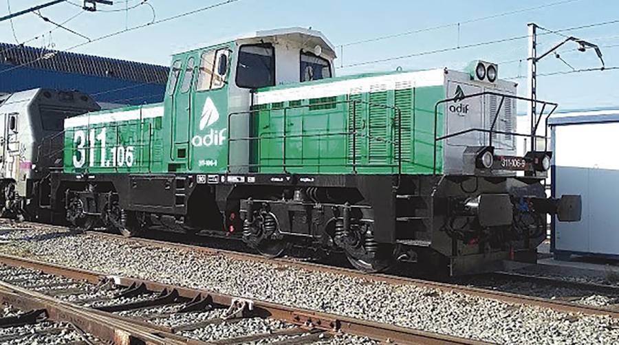 Estas locomotoras, de la serie 311, prestan servicios de maniobras y de última milla.