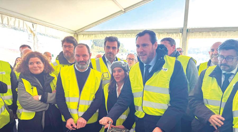 Óscar Puente: “La nueva conexión en el Puerto de A Coruña abrirá la puerta al tráfico ferroviario”