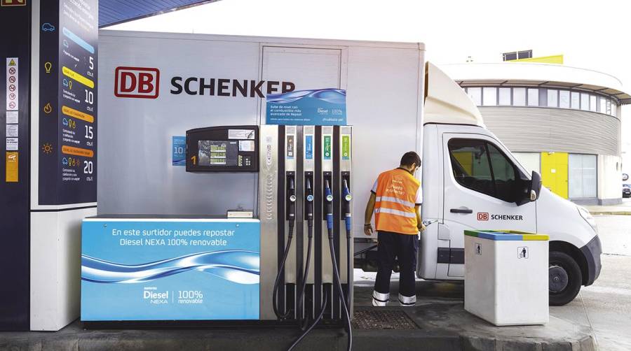 DB Schenker se alía con Repsol para el uso de combustible renovable