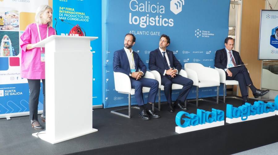 Covadonga Toca, directora del Igape – Instituto Galego de Promoción Económica; Xoán Martínez, presidente del Clúster da Función Loxística de Galicia; Ruy Andrade, Vicepresidente primero de Conxemar; y Carlos Botana, presidente del Puerto de Vigo