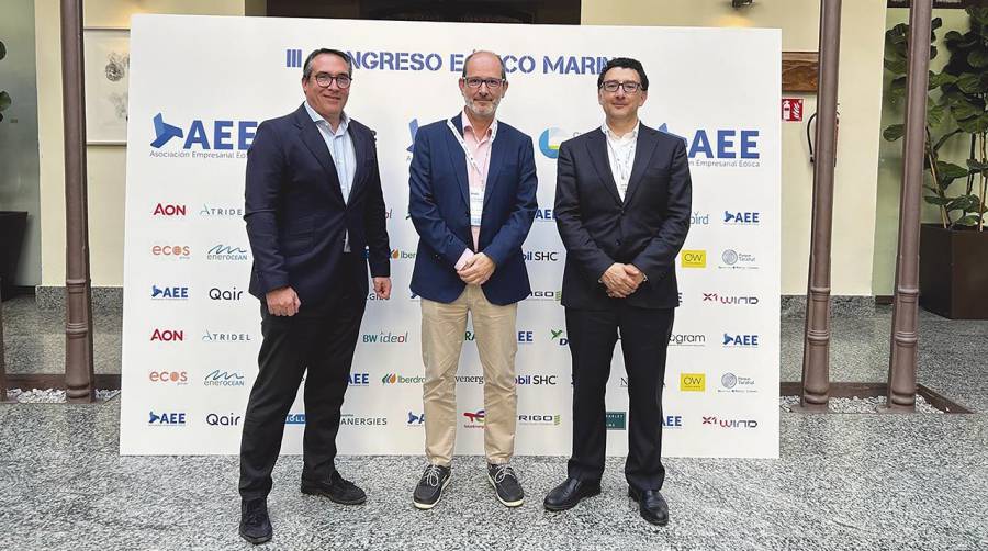 Rubén Ibáñez, presidente de PortCastelló; Ángel Fernández, director comercial y de competitividad de Navantia Seaenergies y Manuel García, director de PortCastelló.