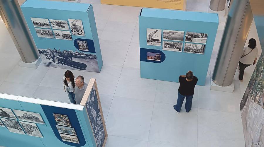 El Puerto de Valencia rememora su pasado y su presente en la exposición “Viure el Port”