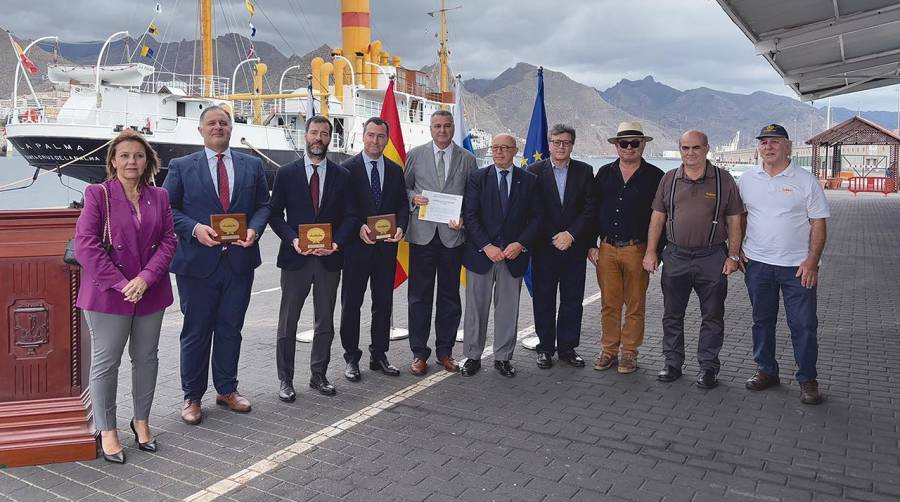 El acto de entrega ha tenido lugar en el Puerto de Santa Cruz de Tenerife.