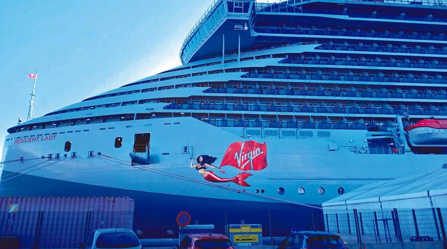 El “Resilient Lady” se estrena en el puerto de Valencia